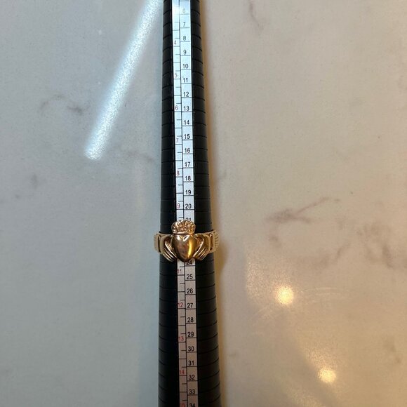 Claddagh Ring 14k Heavy Solid Gold - Picture 2 of 7